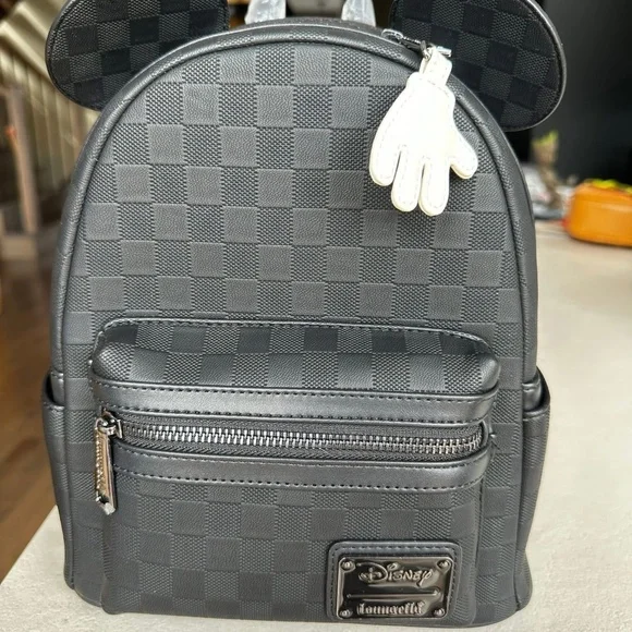 Loungefly Mickey backpack - Picture 2 of 2